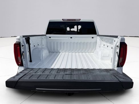 Used 2022 GMC Sierra 1500 SLT w/ SLT Convenience Package AWD/4WD image 18