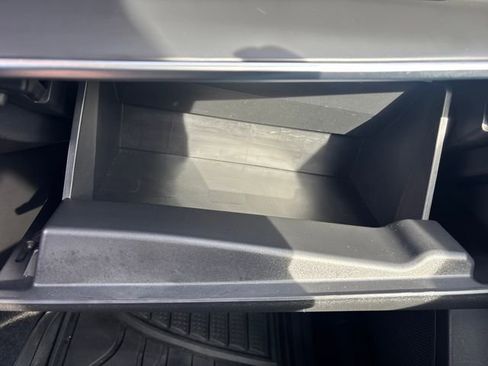 Used 2024 Nissan Rogue S image 32