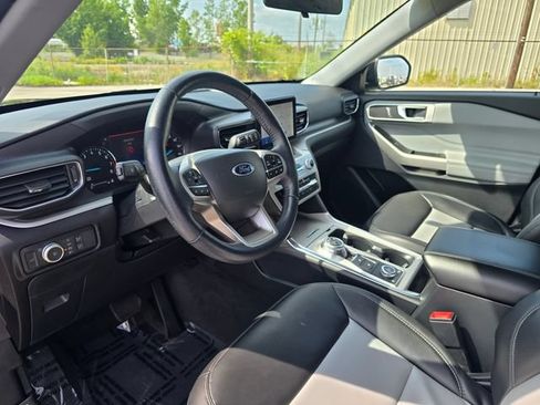 Used 2022 Ford Explorer XLT w/ Equipment Group 202A AWD/4WD image 11