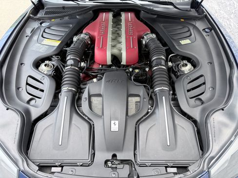 Used 2019 Ferrari GTC4Lusso AWD/4WD image 37