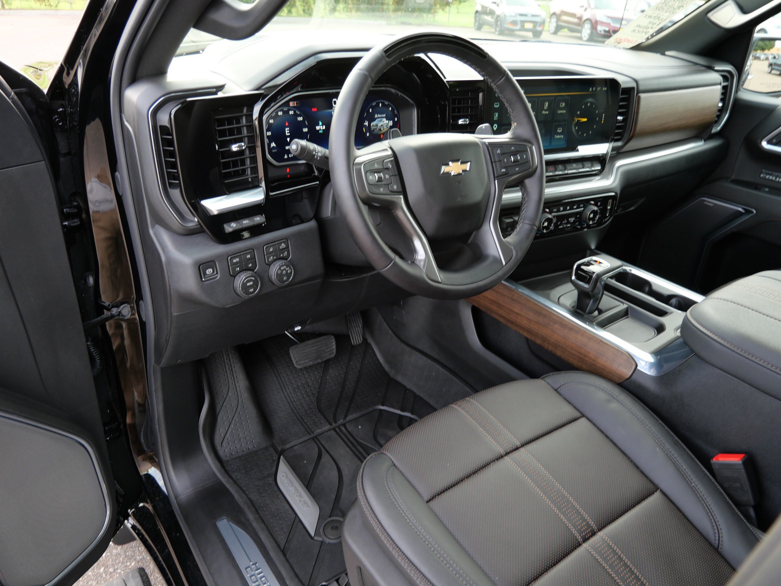 Used 2026 Chevrolet Silverado 1500 High Country AWD/4WD image 23