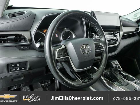 Used 2022 Toyota Highlander Limited FWD image 4
