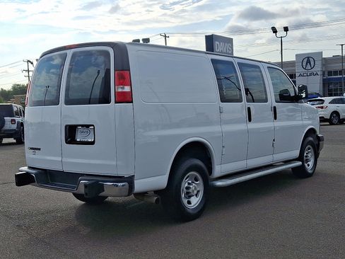 Used 2024 Chevrolet Express 2500 w/ Driver Convenience Package image 4