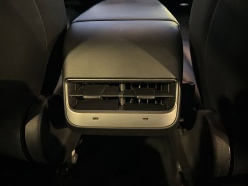 Used 2020 Tesla Model Y Long Range image 15