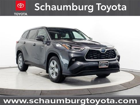 Used 2021 Toyota Highlander LE image 1