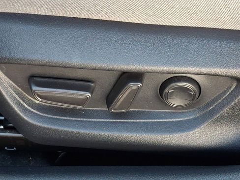 Used 2025 Toyota Camry LE w/ Convenience Package image 28