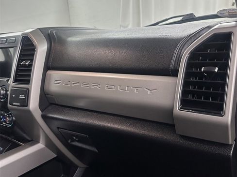 Used 2019 Ford F250 Lariat w/ Chrome Package image 46