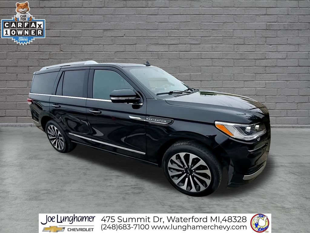 Used 2023 Lincoln Navigator Reserve AWD/4WD image 2