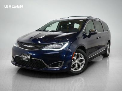 Used 2020 Chrysler Pacifica Limited w/ 8-pass Seating Package