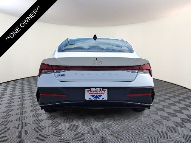 Used 2025 Hyundai Elantra SE FWD image 5