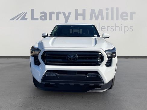 Certified 2025 Toyota Tacoma SR5 image 8