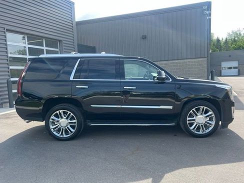 Used 2020 Cadillac Escalade Luxury w/ LPO, Radiant Package AWD/4WD image 4