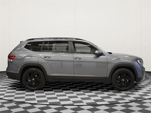 Used 2022 Volkswagen Atlas SE image 2