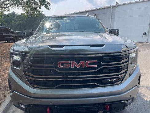 Used 2023 GMC Sierra 1500 AT4 w/ AT4 Premium Package AWD/4WD image 5