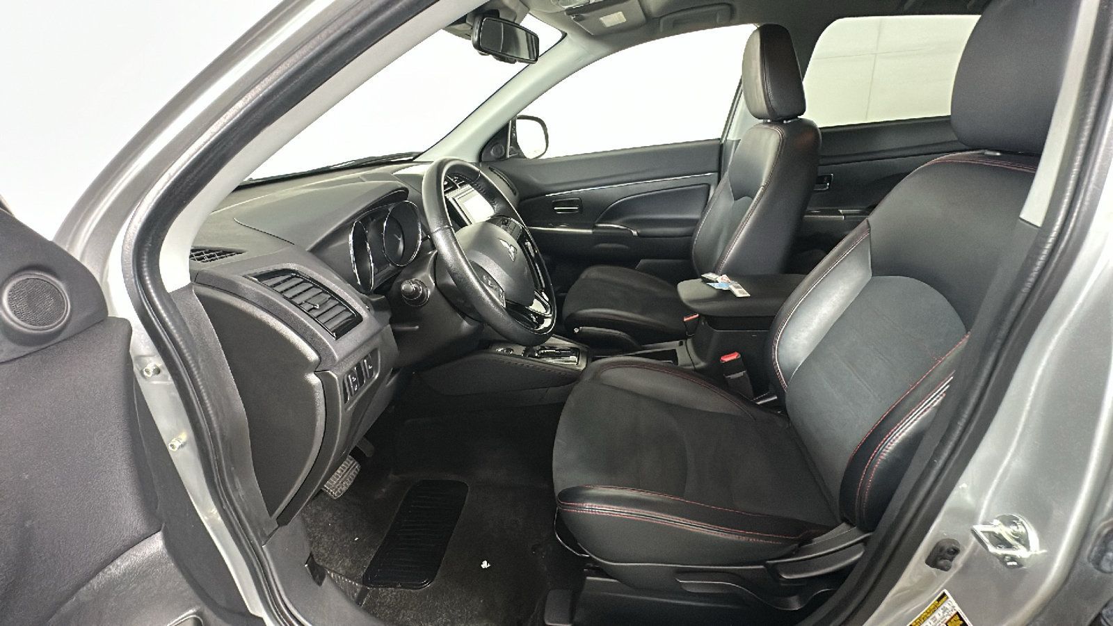 Used 2024 Mitsubishi Outlander Sport SE AWD/4WD image 12