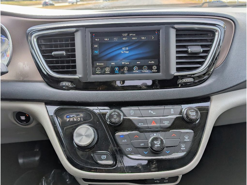 Used 2018 Chrysler Pacifica LX FWD image 25