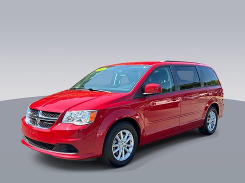 Used 2016 Dodge Grand Caravan SXT w/ Rear Park Assist Package FWD image 3