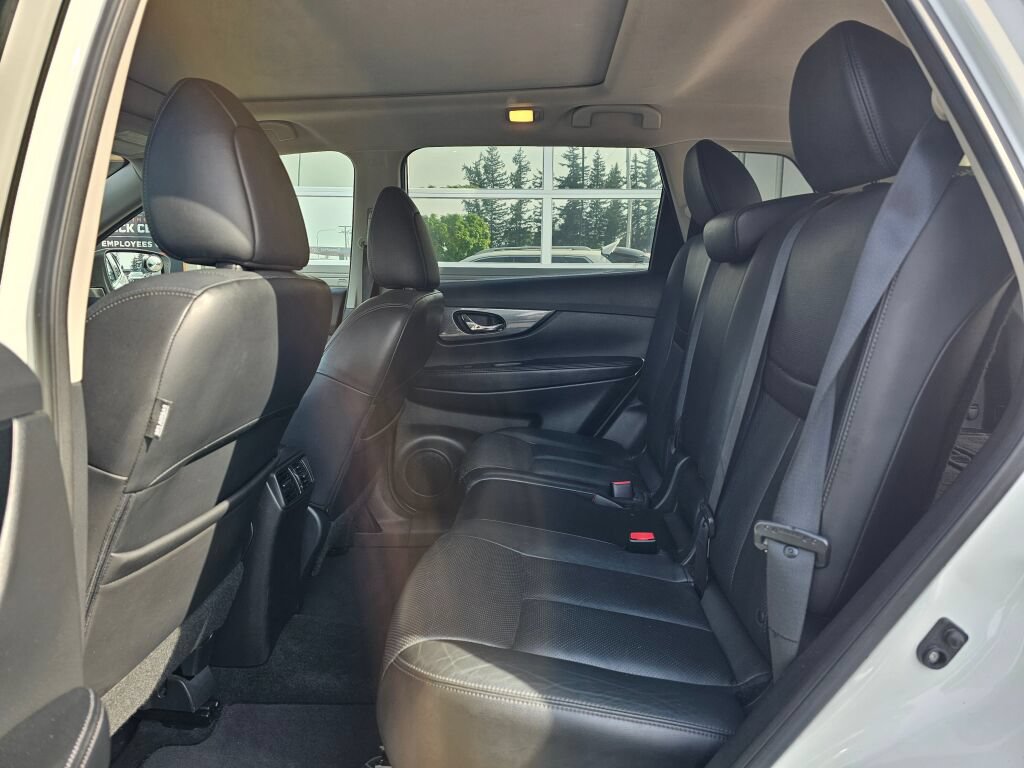 Used 2015 Nissan Rogue SL AWD/4WD image 19