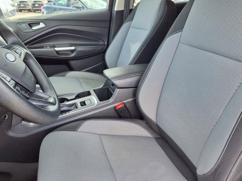 Used 2019 Ford Escape SE image 3