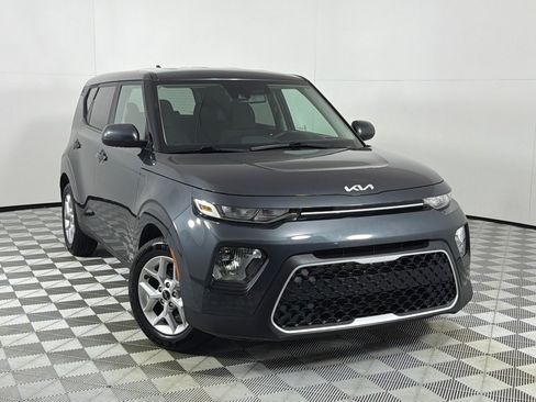 Used 2022 Kia Soul LX w/ Technology Package FWD image 2