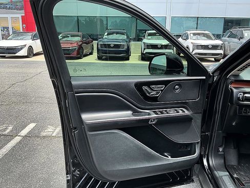 Used 2021 Lincoln Aviator Reserve w/ Elements Package Plus AWD/4WD image 11
