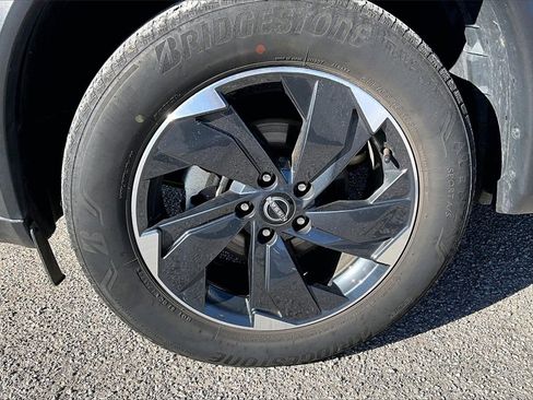 Used 2024 Nissan Rogue SV image 9