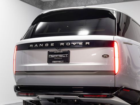 Used 2023 Land Rover Range Rover Autobiography image 78