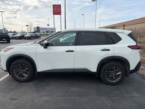 Used 2023 Nissan Rogue S image 4
