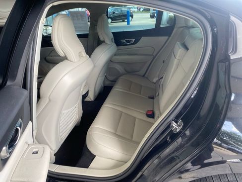Used 2020 Volvo S60 T5 Momentum FWD image 29