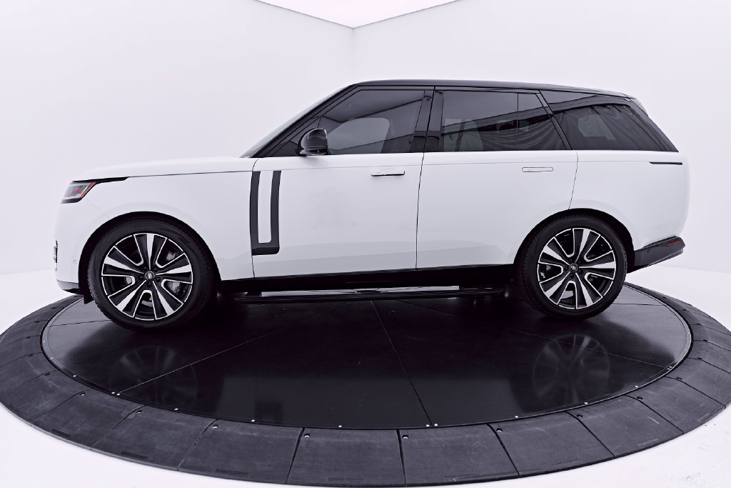 Used 2025 Land Rover Range Rover SE AWD/4WD image 11
