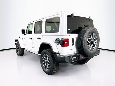 Used 2025 Jeep Wrangler Unlimited Sahara AWD/4WD image 5