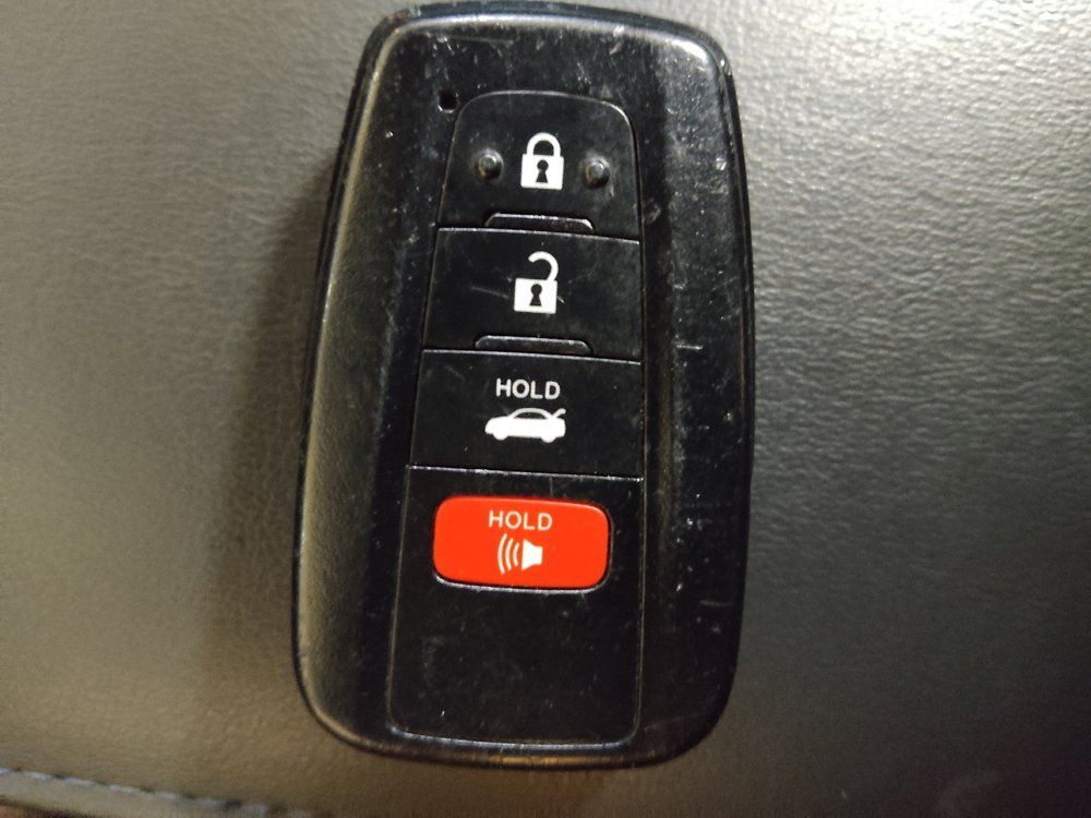 Used 2022 Toyota Corolla XSE FWD image 32