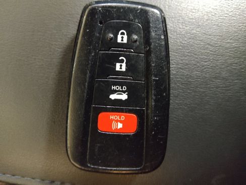 Used 2022 Toyota Corolla XSE FWD image 32