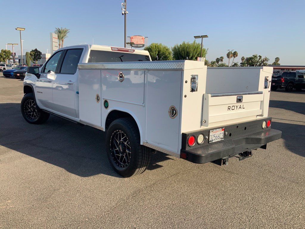Used 2021 Chevrolet Silverado 2500 LT w/ Convenience Package AWD/4WD image 5
