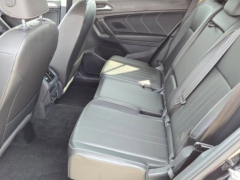 Used 2022 Volkswagen Tiguan SE AWD/4WD image 18