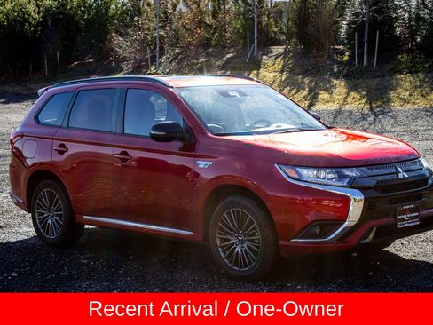 Used 2022 Mitsubishi Outlander 4WD Plug-In Hybrid image 10