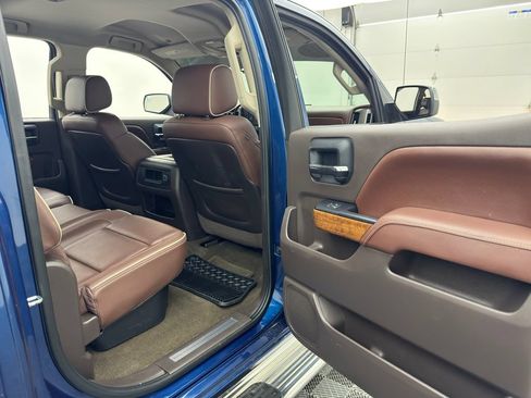 Used 2015 Chevrolet Silverado 1500 High Country w/ High Country Premium Package AWD/4WD image 34