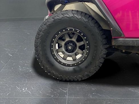 Used 2016 Jeep Wrangler Unlimited Rubicon w/ Connectivity Group image 28