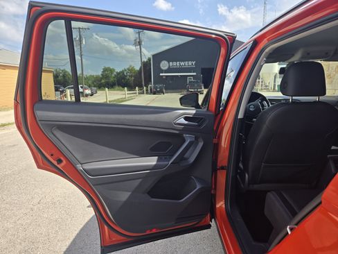 Used 2019 Volkswagen Tiguan SE FWD image 6