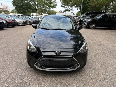 Used 2019 Toyota Yaris LE FWD image 3