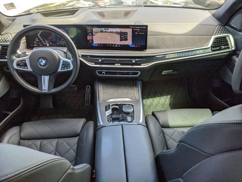 Used 2025 BMW X7 xDrive40i w/ M Sport Package image 17