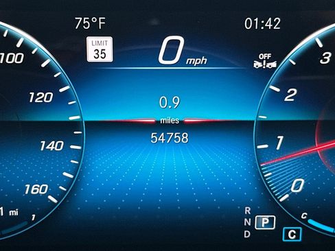 Used 2023 Mercedes-Benz GLB 250 4MATIC image 25