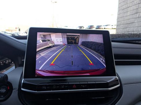 Used 2025 Jeep Compass Limited image 17