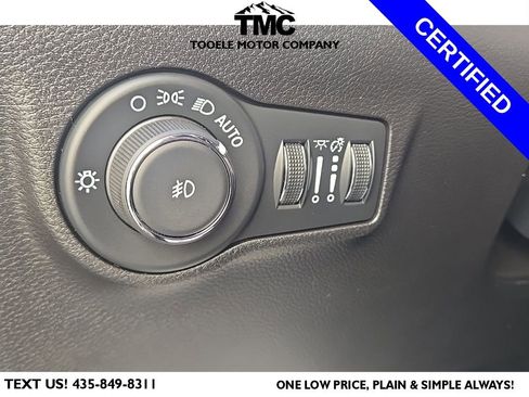 Used 2024 Jeep Compass Latitude image 15