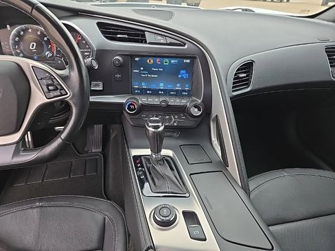 Used 2019 Chevrolet Corvette Stingray Coupe w/ Carbon Flash Badge Package image 28