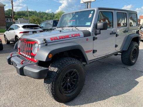 Used 2017 Jeep Wrangler Unlimited Rubicon w/ Cold Weather Group AWD/4WD image 2