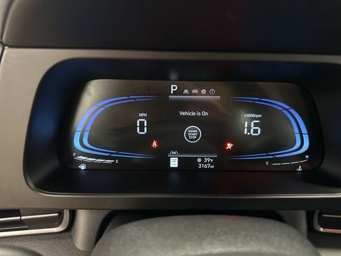 Used 2025 Hyundai Elantra Sport image 11