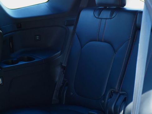 Used 2025 Honda Pilot TrailSport image 19