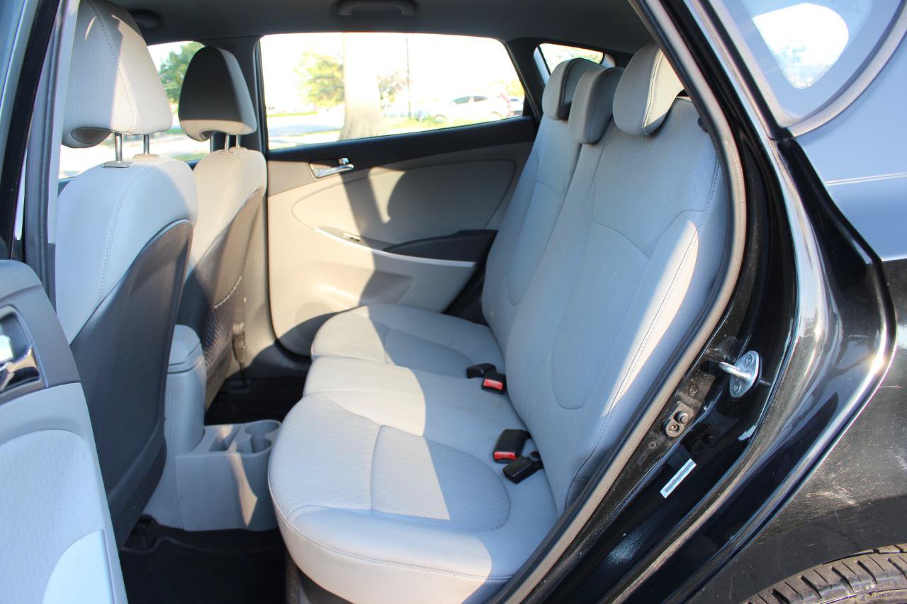 Used 2014 Hyundai Accent SE FWD image 28