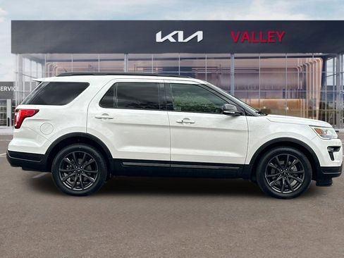 Used 2019 Ford Explorer XLT w/ Equipment Group 202A image 3